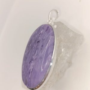 Colgante de Charoíta